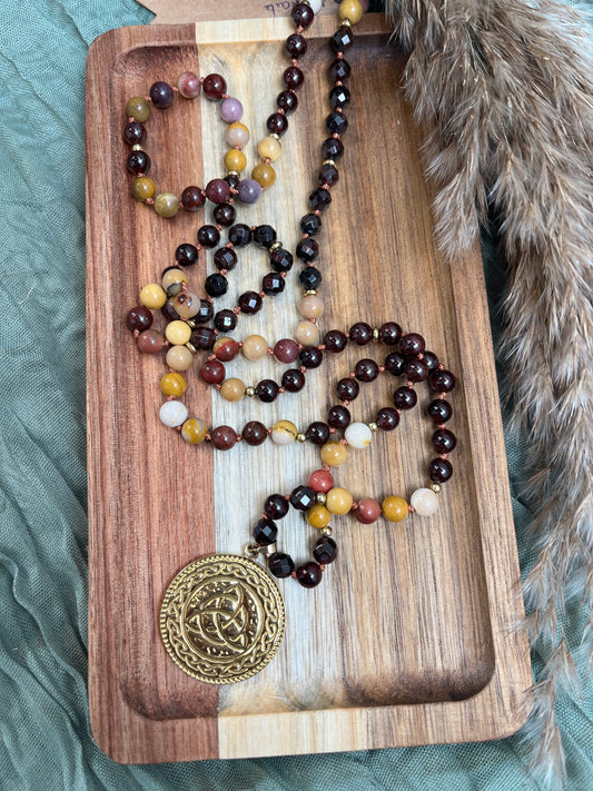 Mala « Feu sacré » - PASSION - FORCE VITALE - ALIGNEMENT - Grenat - Cristal de roche - Mookaite