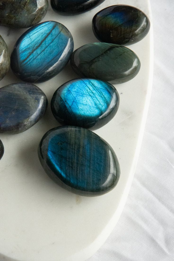 Labradorite : signification spirituelle, symbolique et bijoux