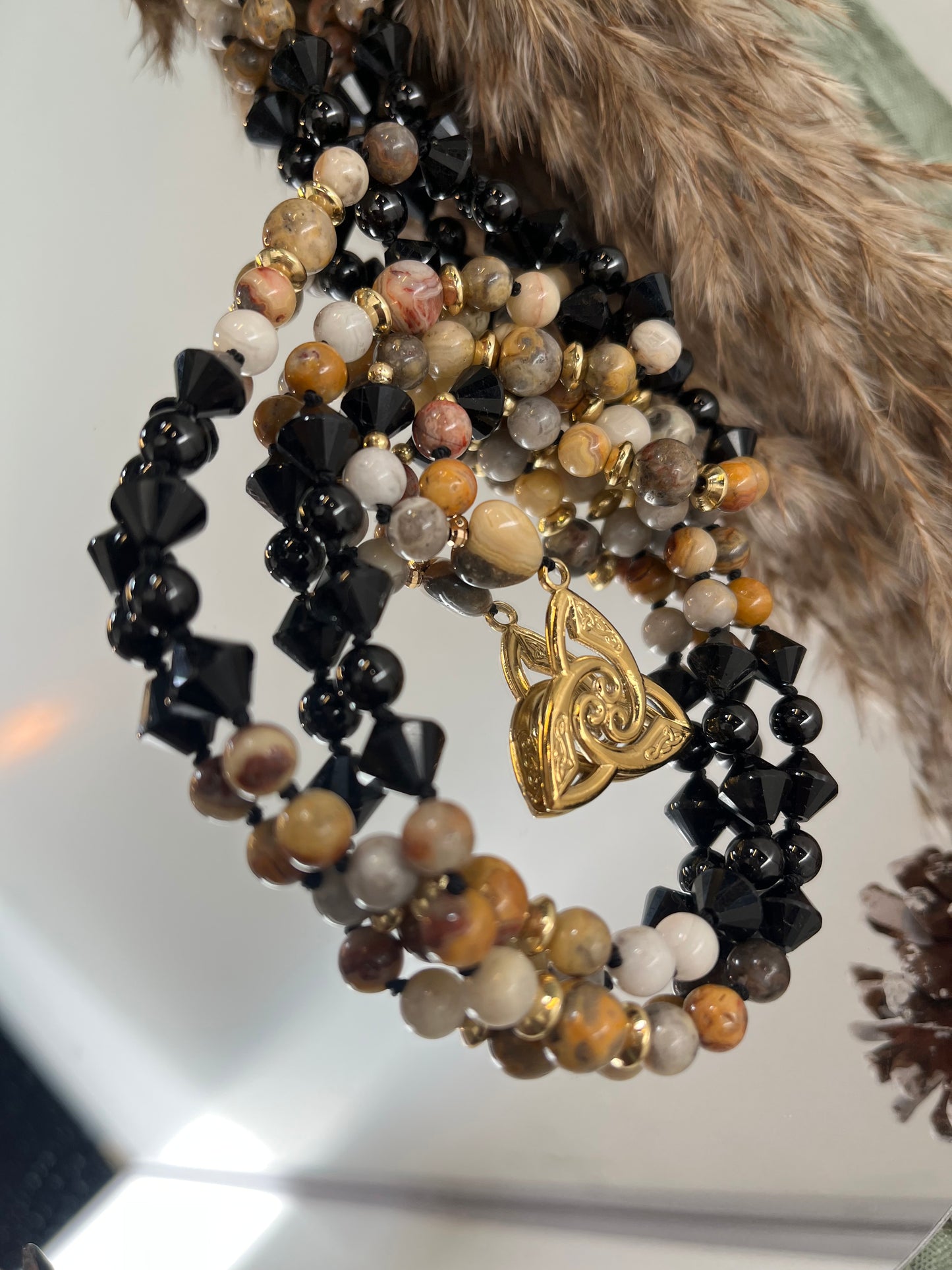Mala « Terre d’Ombre » - PROTECTION - ANCRAGE - TRANSFORMATION - Agate crazy lace - Tourmaline