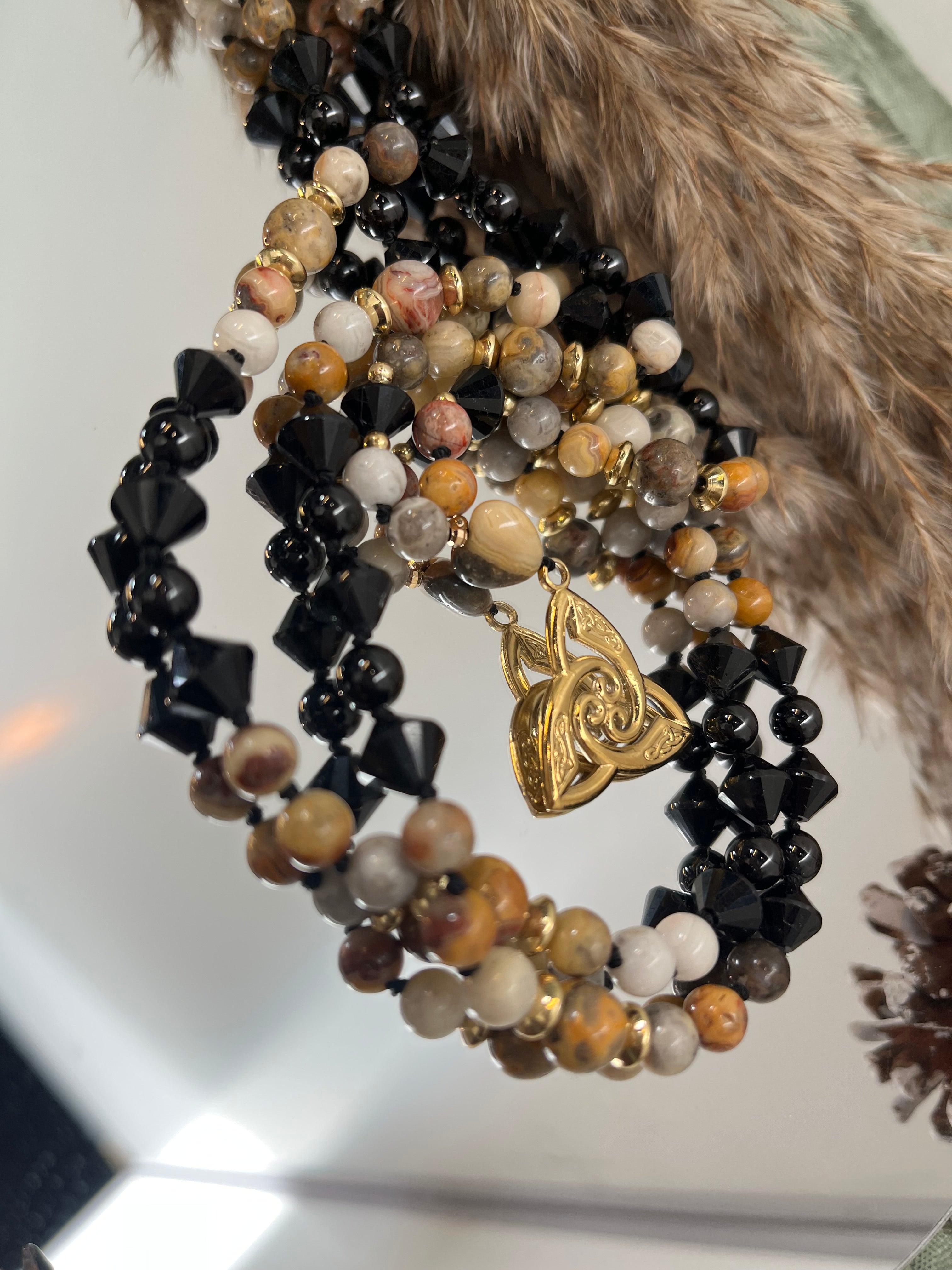 Mala « Terre d’Ombre » - PROTECTION - ANCRAGE - TRANSFORMATION - Agate crazy lace - Tourmaline