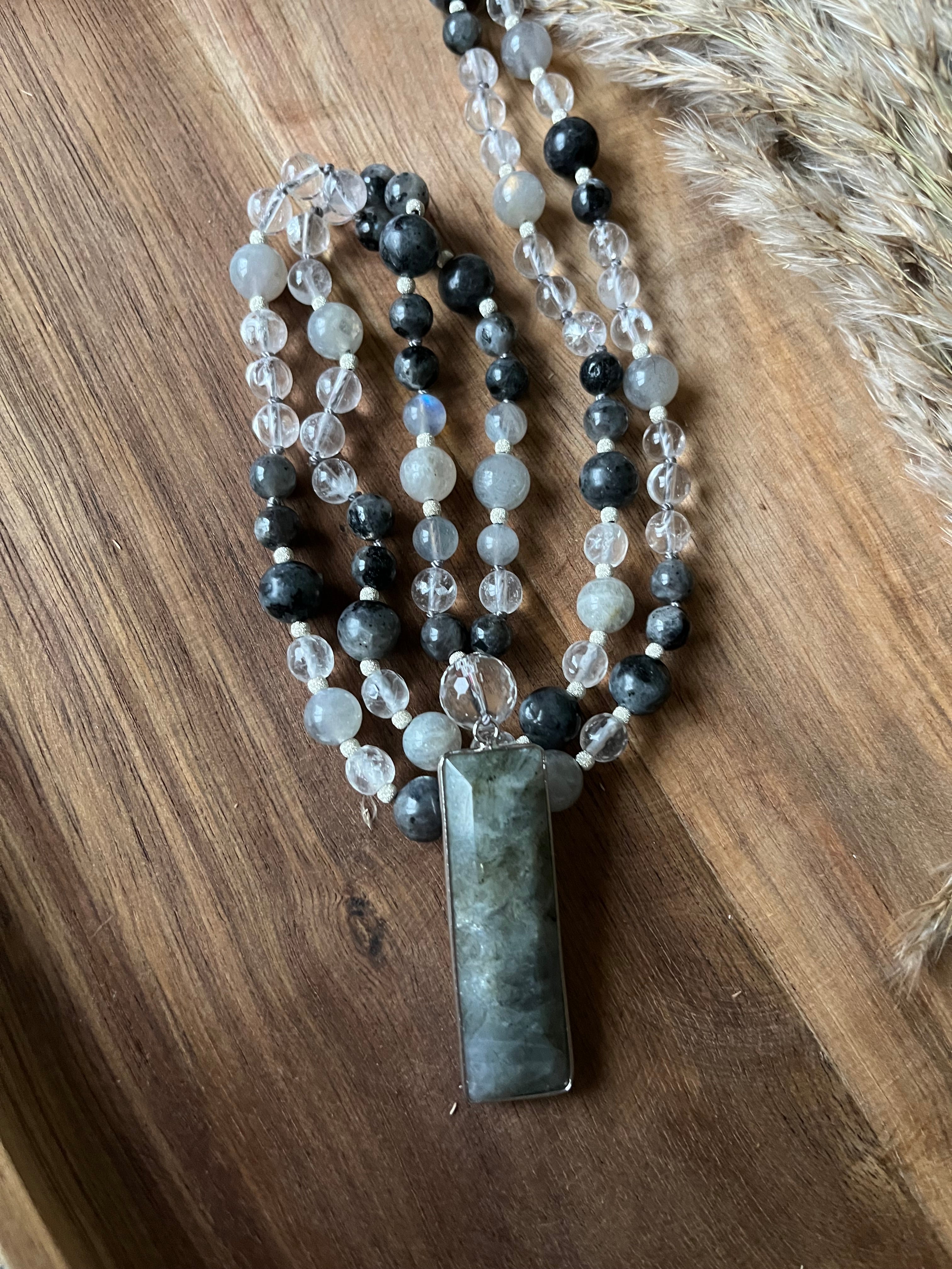 Mala « Éclipse d’Âme » - PROTECTION PROFONDE - INTUITION ÉVEILLÉE - CLARTÉ INTÉRIEURE - Labradorite - Labradorite noire - Cristal de roche