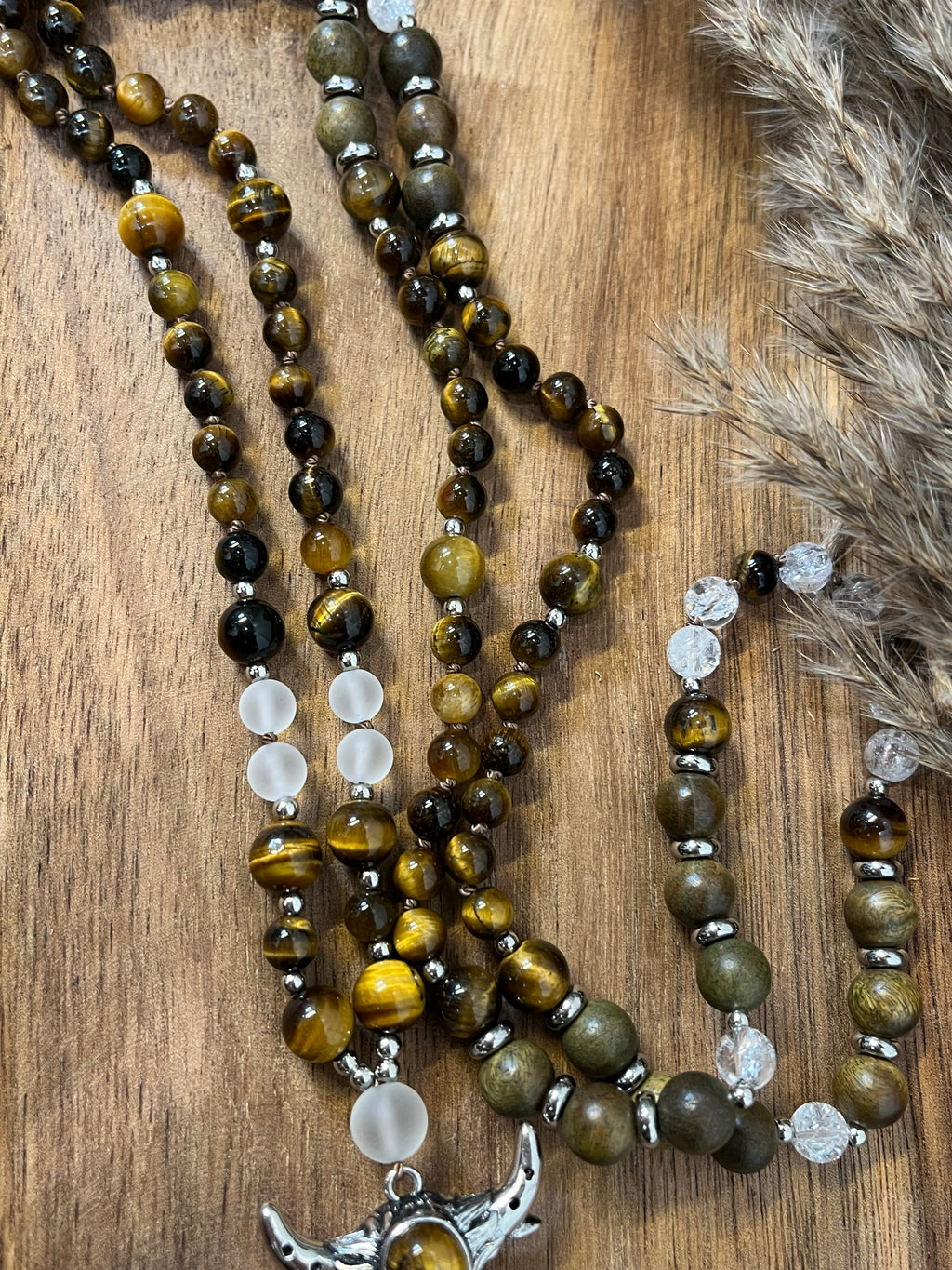 Mala “Coraje Sagrado” Ojo de Tigre - Sándalo - Cristal de Roca