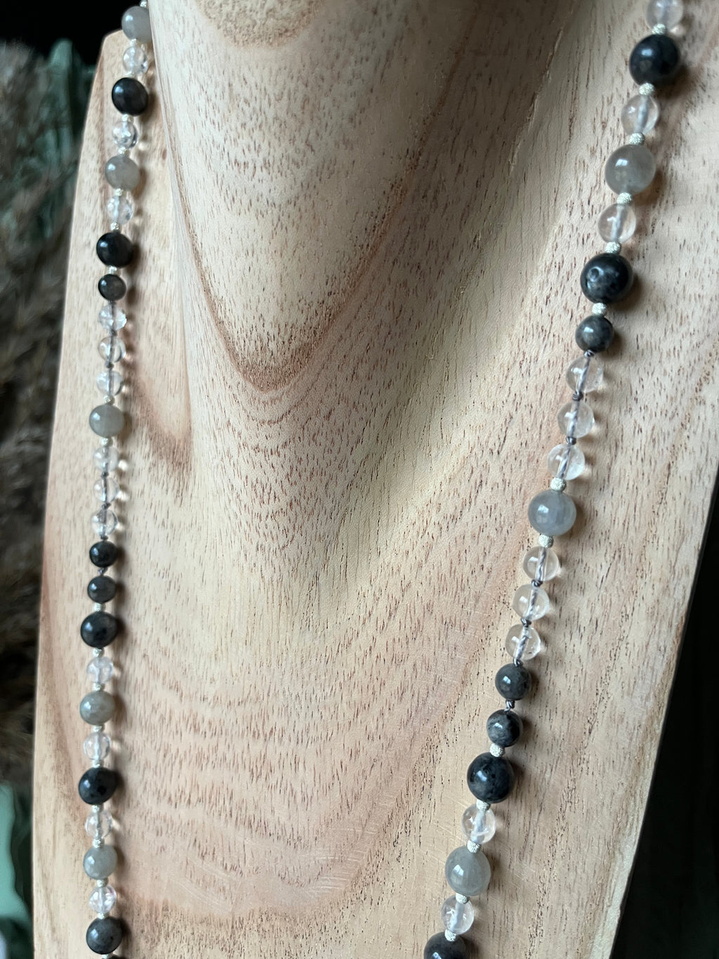 Mala « Éclipse d’Âme » - PROTECTION PROFONDE - INTUITION ÉVEILLÉE - CLARTÉ INTÉRIEURE - Labradorite - Labradorite noire - Cristal de roche