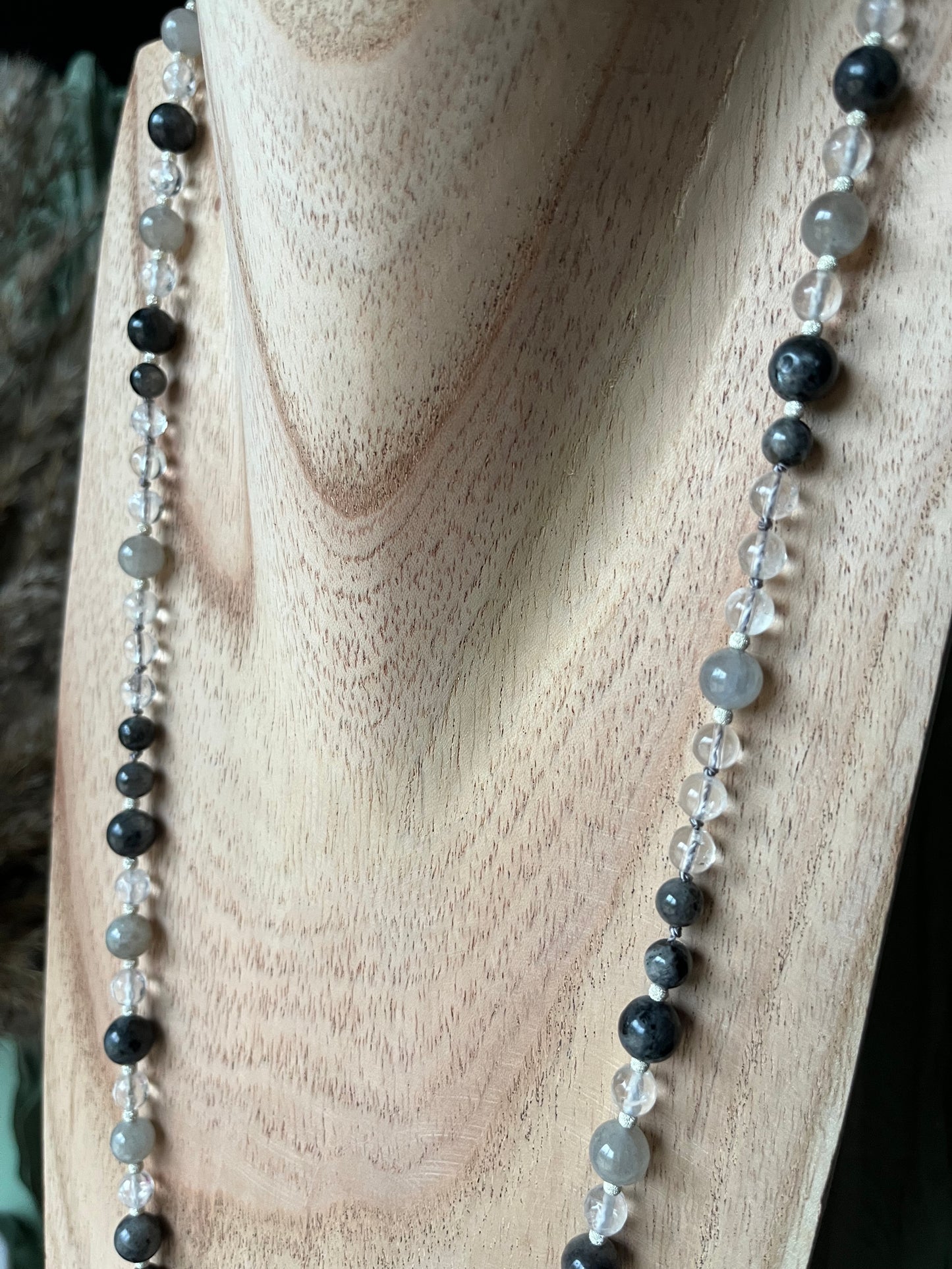 Mala « Éclipse d’Âme » - PROTECTION PROFONDE - INTUITION ÉVEILLÉE - CLARTÉ INTÉRIEURE - Labradorite - Labradorite noire - Cristal de roche