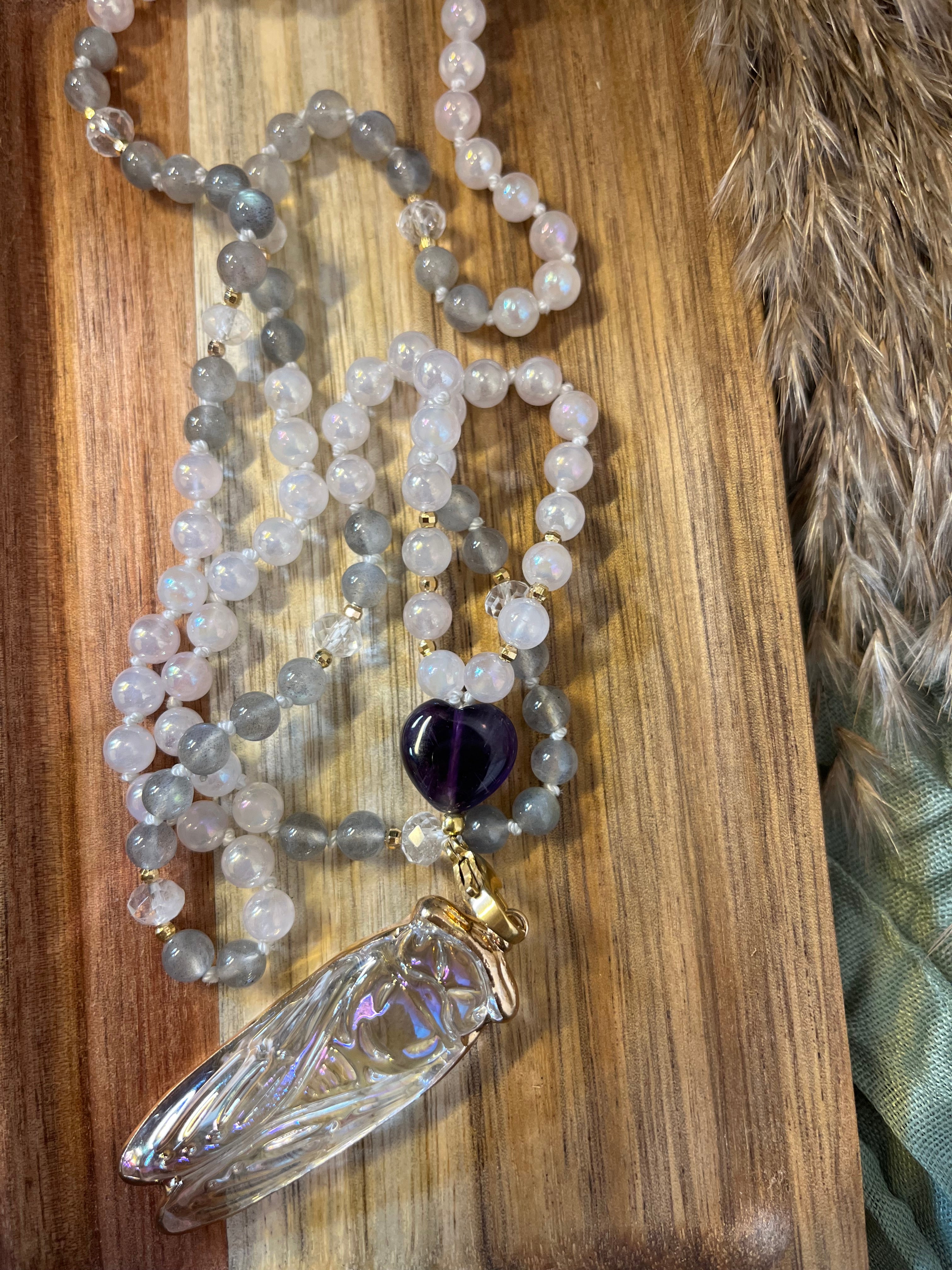 Mala “Larmes d’Aurore”  -  GUÉRISON DU COEUR - ÉLÉVATION ÉMOTIONNELLE - LUMIÈRE INTÉRIEURE - Quartz rose aura • Labradorite • Cristal de roche • Améthyste