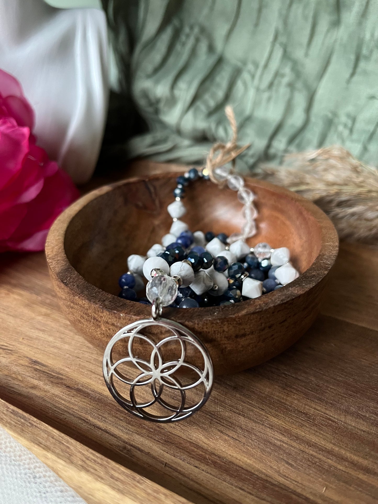 Mala « L’Âme Bleue » - APAISEMENT - CLARTÉ - EXPRESSION - Howlite - Sodalite - Cristal de roche