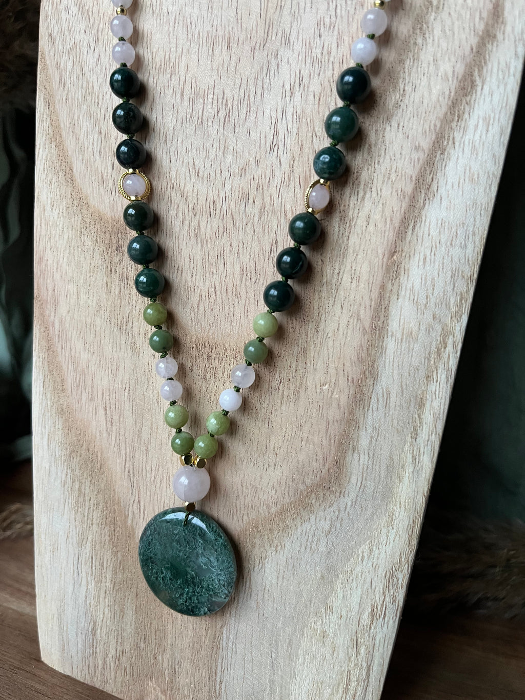 Mala « Voix de la Terre Rose » - ANCRAGE - DOUCEUR - HARMONIE - Jade vert - Agate mousse - Quartz Rose
