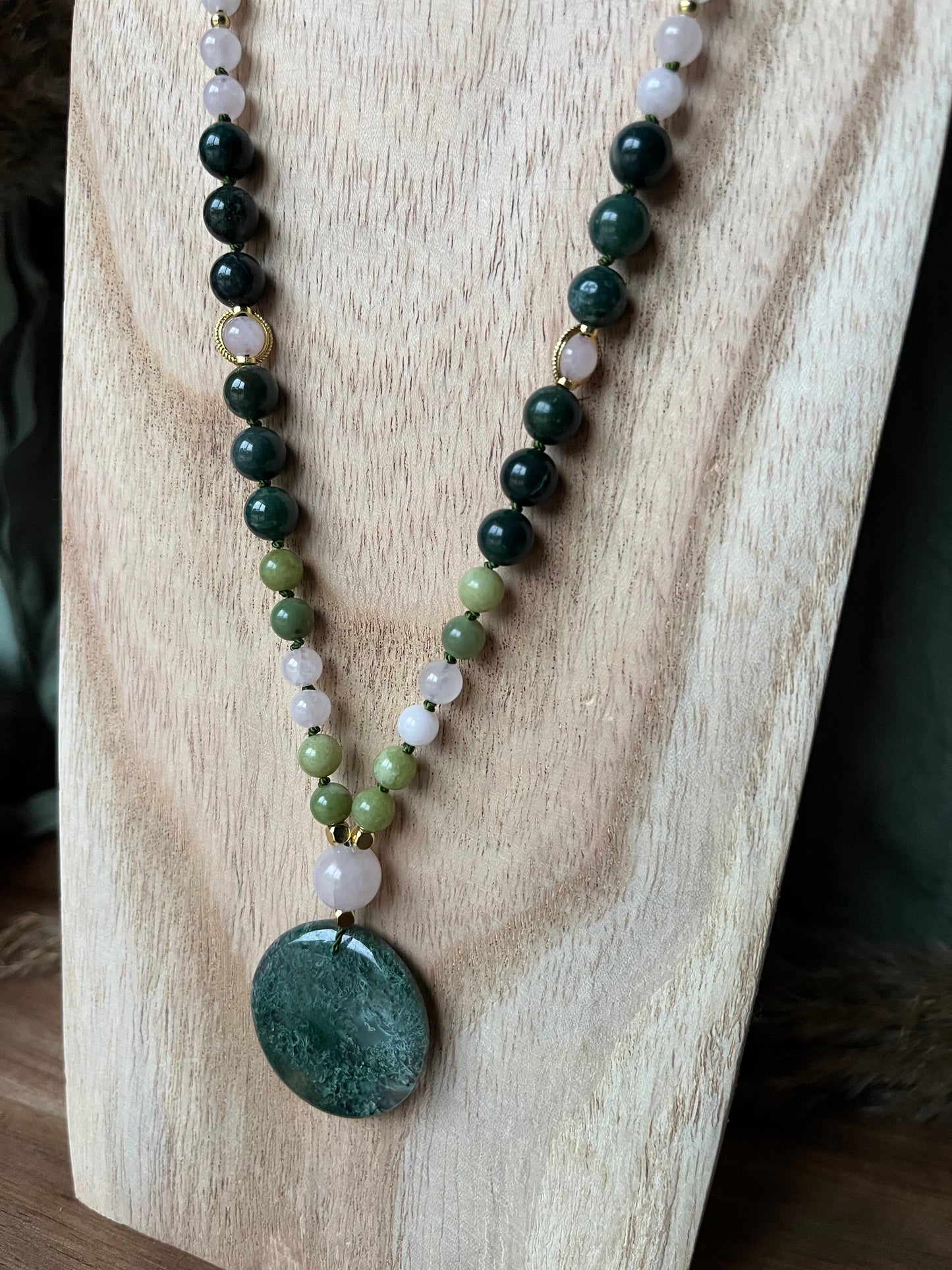 Mala « Voix de la Terre Rose » - ANCRAGE - DOUCEUR - HARMONIE - Jade vert - Agate mousse - Quartz Rose