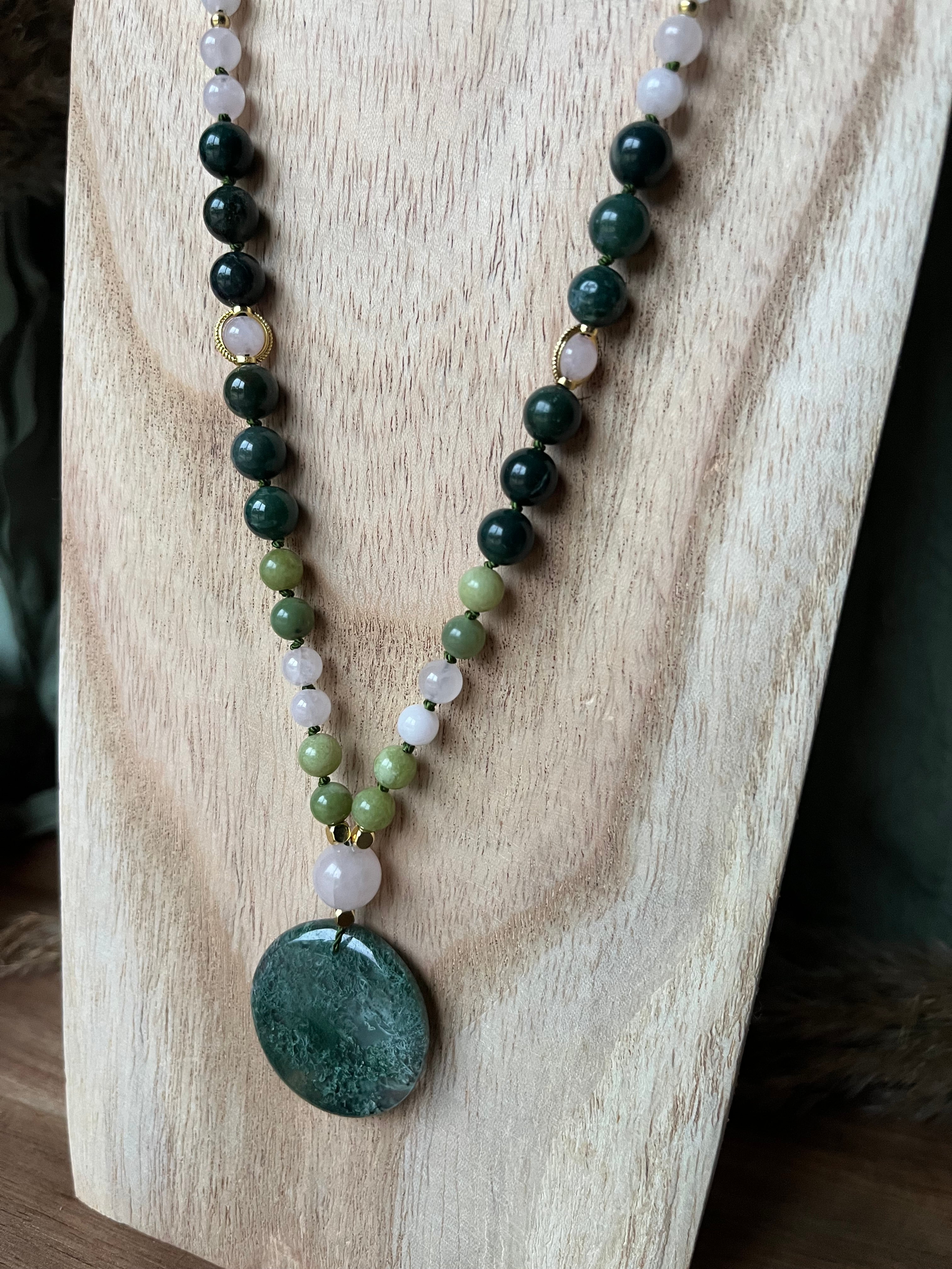 Mala « Voix de la Terre Rose » - ANCRAGE - DOUCEUR - HARMONIE - Jade vert - Agate mousse - Quartz Rose