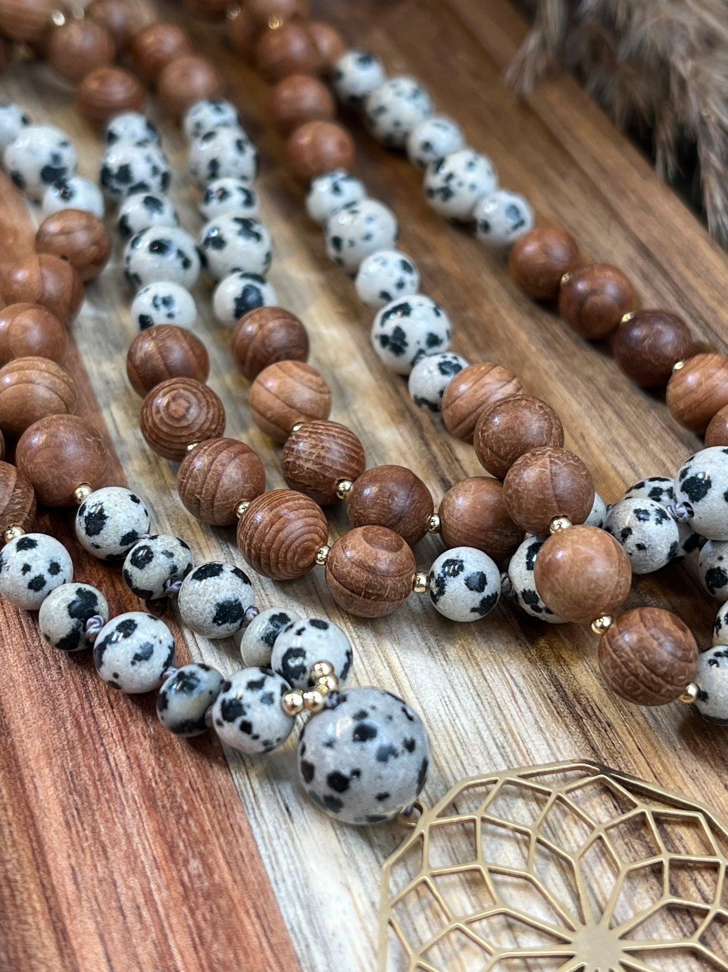 Mala “Esprit Tacheté” - JOIE - STABILITÉ - PROTECTIONJaspe Dalmatien • Bois naturel
