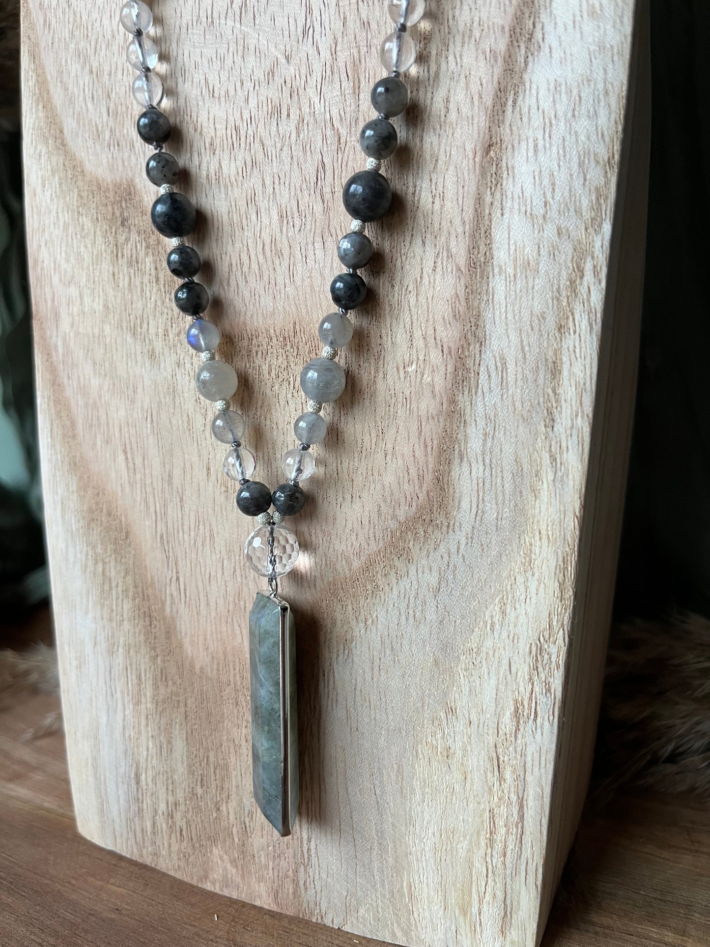 Mala « Éclipse d’Âme » - PROTECTION PROFONDE - INTUITION ÉVEILLÉE - CLARTÉ INTÉRIEURE - Labradorite - Labradorite noire - Cristal de roche