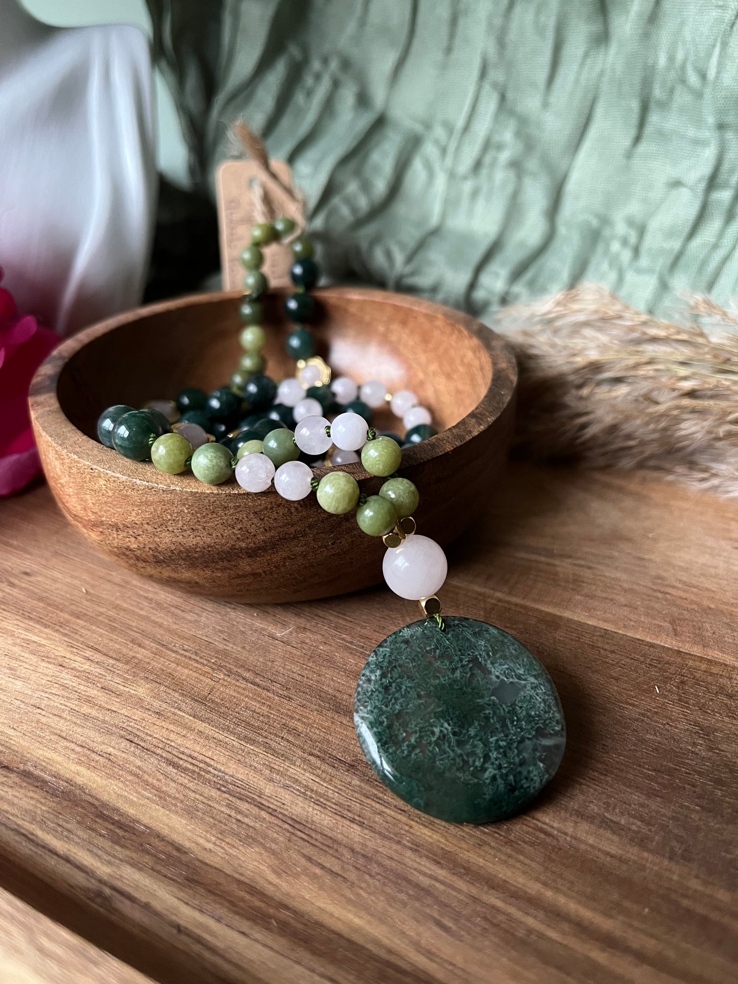 Mala « Voix de la Terre Rose » - ANCRAGE - DOUCEUR - HARMONIE - Jade vert - Agate mousse - Quartz Rose