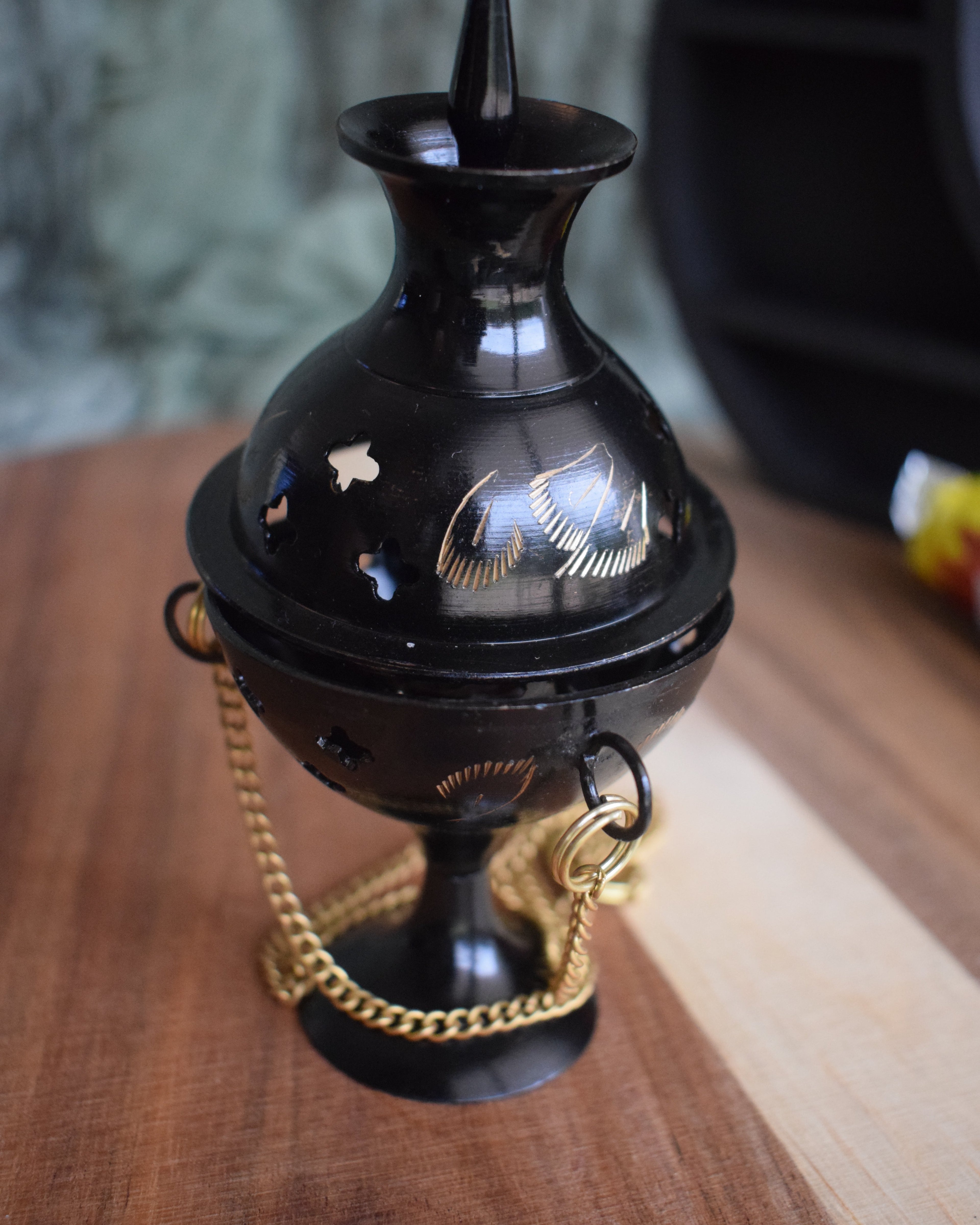Brûleur d'encens en métal