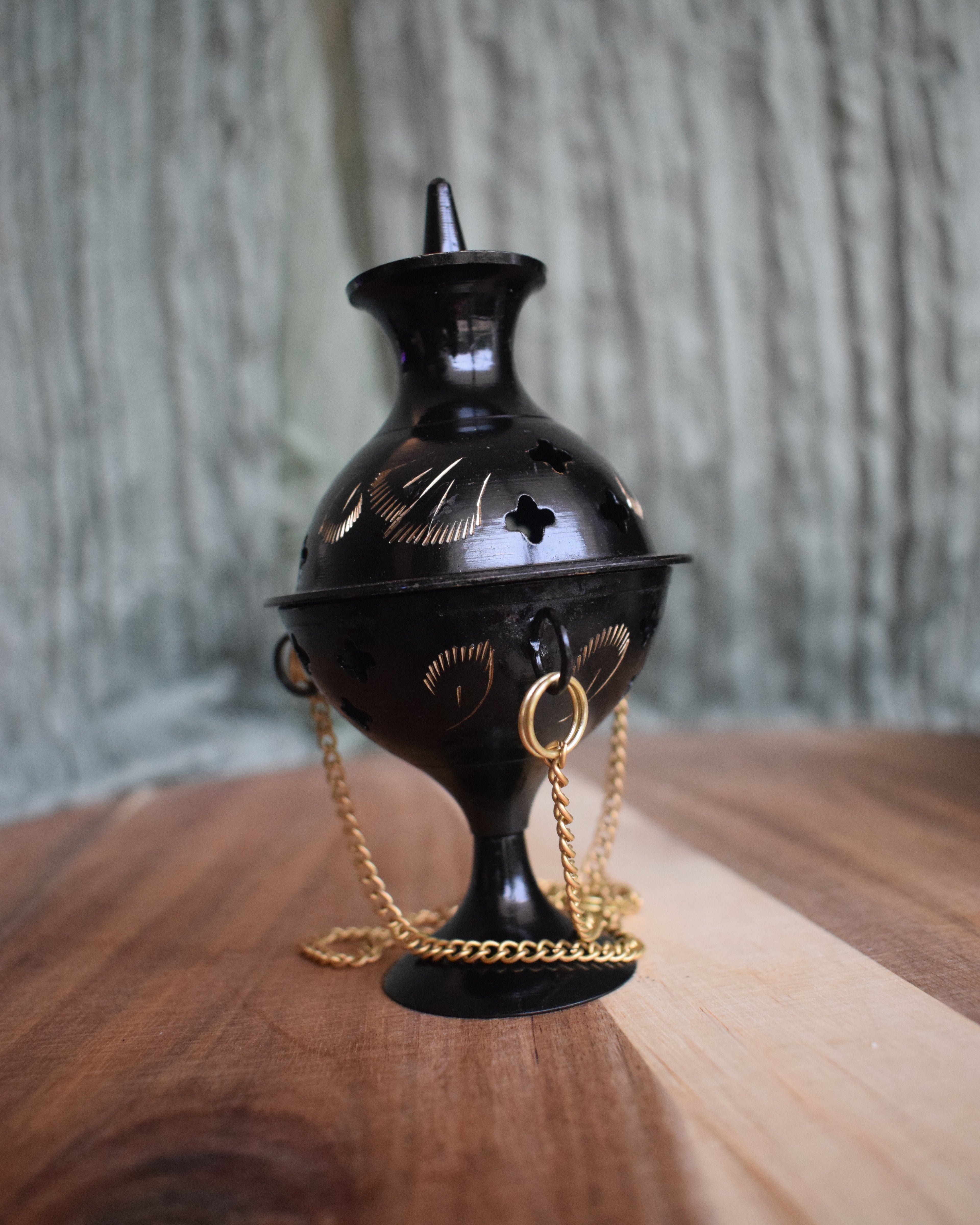 Brûleur d'encens en métal