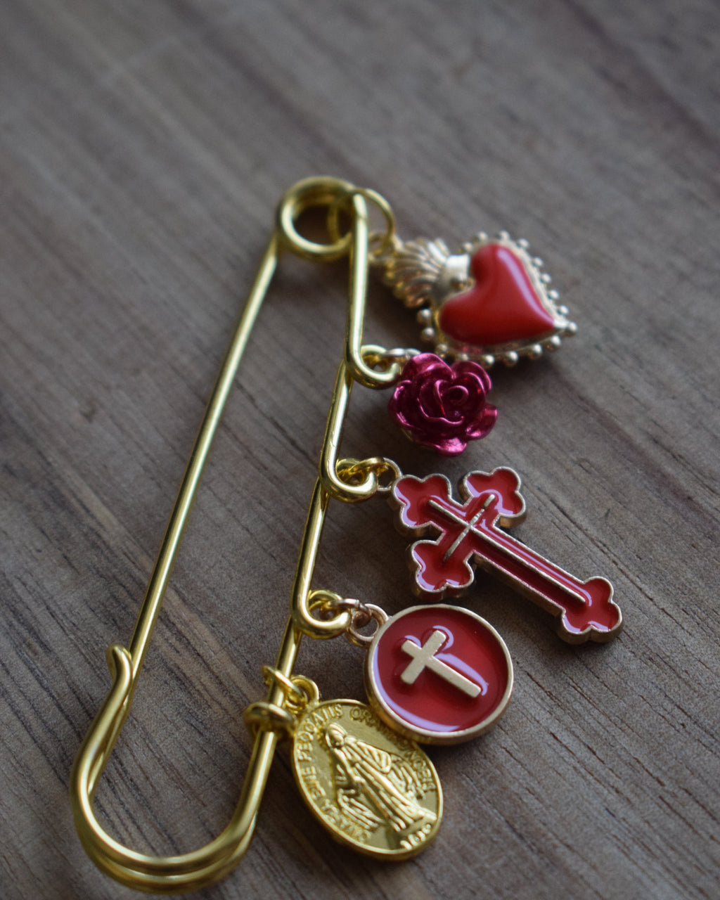 Broche religieuse doré