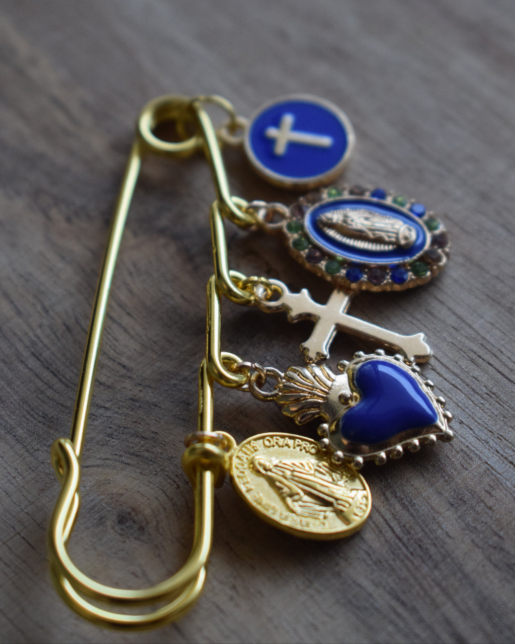 Broche religieuse doré