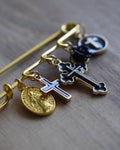 Broche religieuse doré