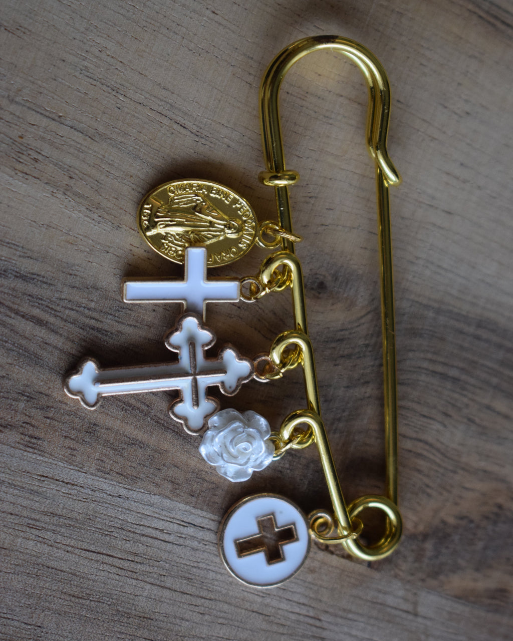 Broche religieuse doré