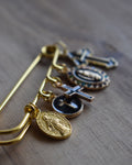 Broche religieuse doré