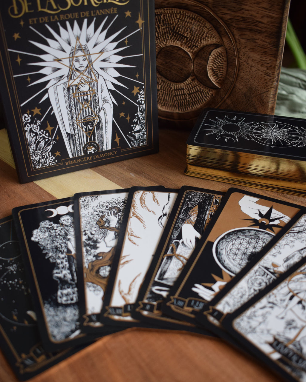 TAROT DE LA SOCIÈRE ET DE LA ROUE DE L'ANNÉE