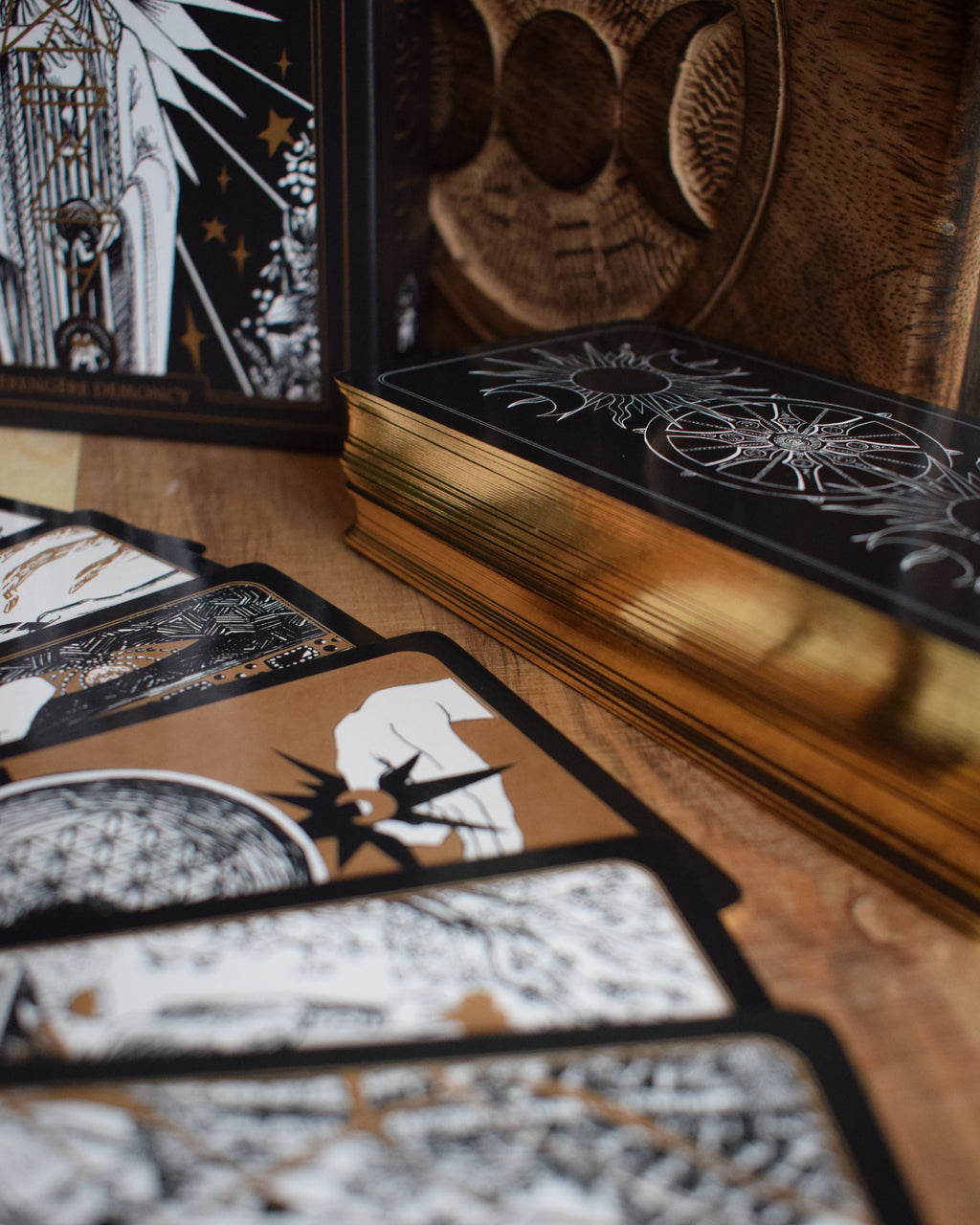 TAROT DE LA SOCIÈRE ET DE LA ROUE DE L'ANNÉE