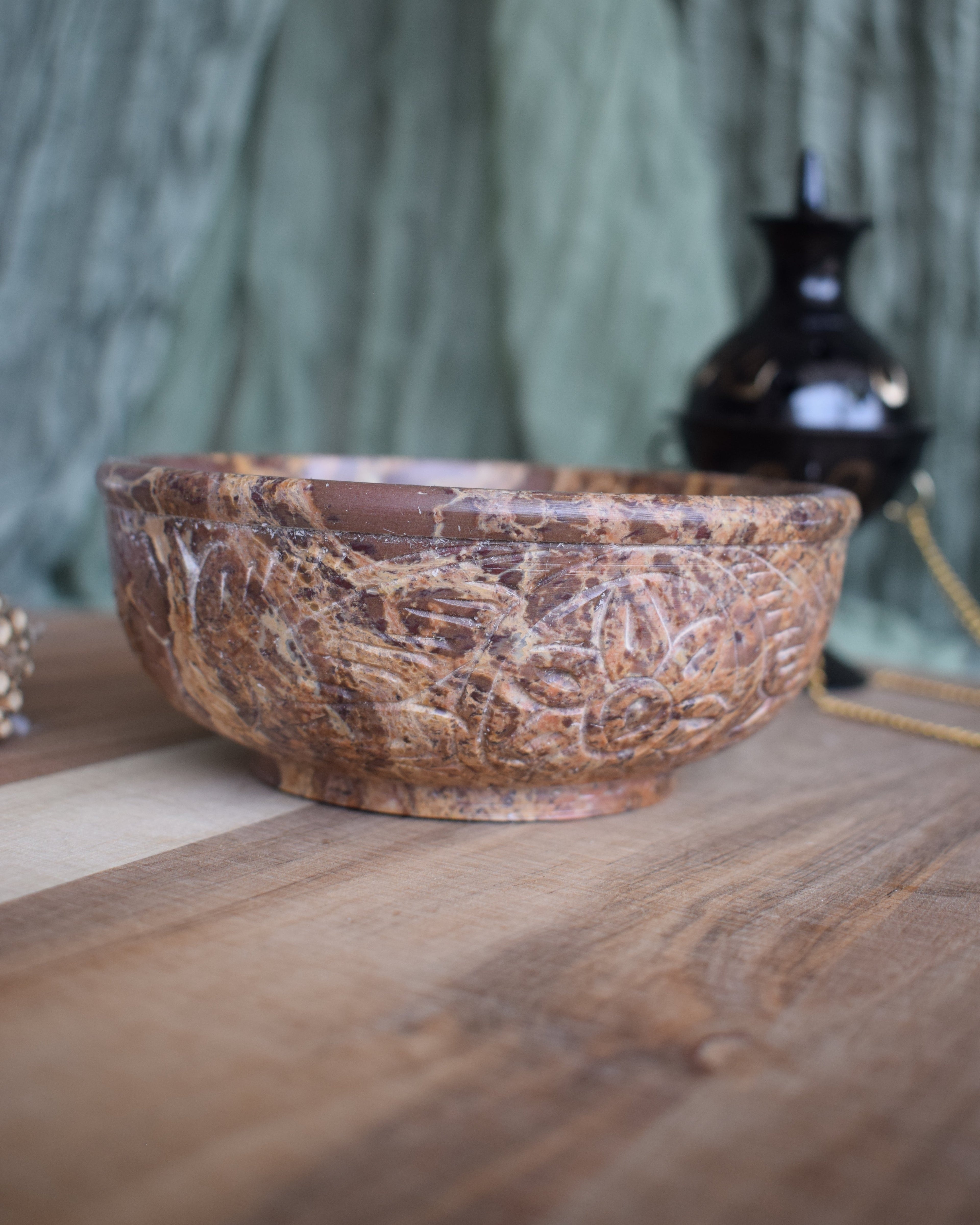 Bol traditionnel indien en pierre