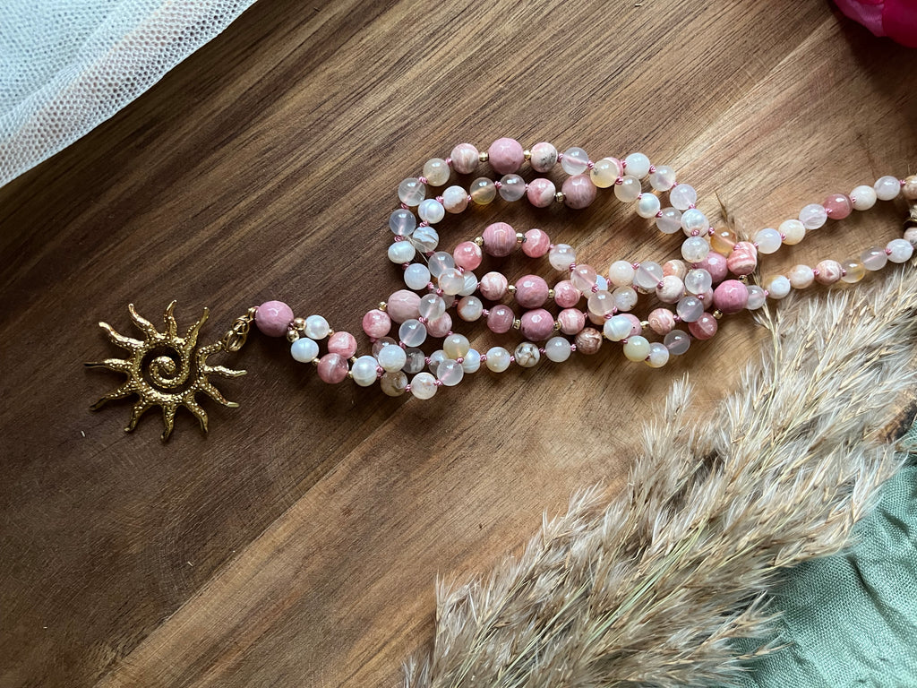 Mala « Souffle de Cerisier » AMOUR - GUÉRISON- DOUCEUR - Perles d’eau douce - Agate fleur de cerisier - Rhodochrosite