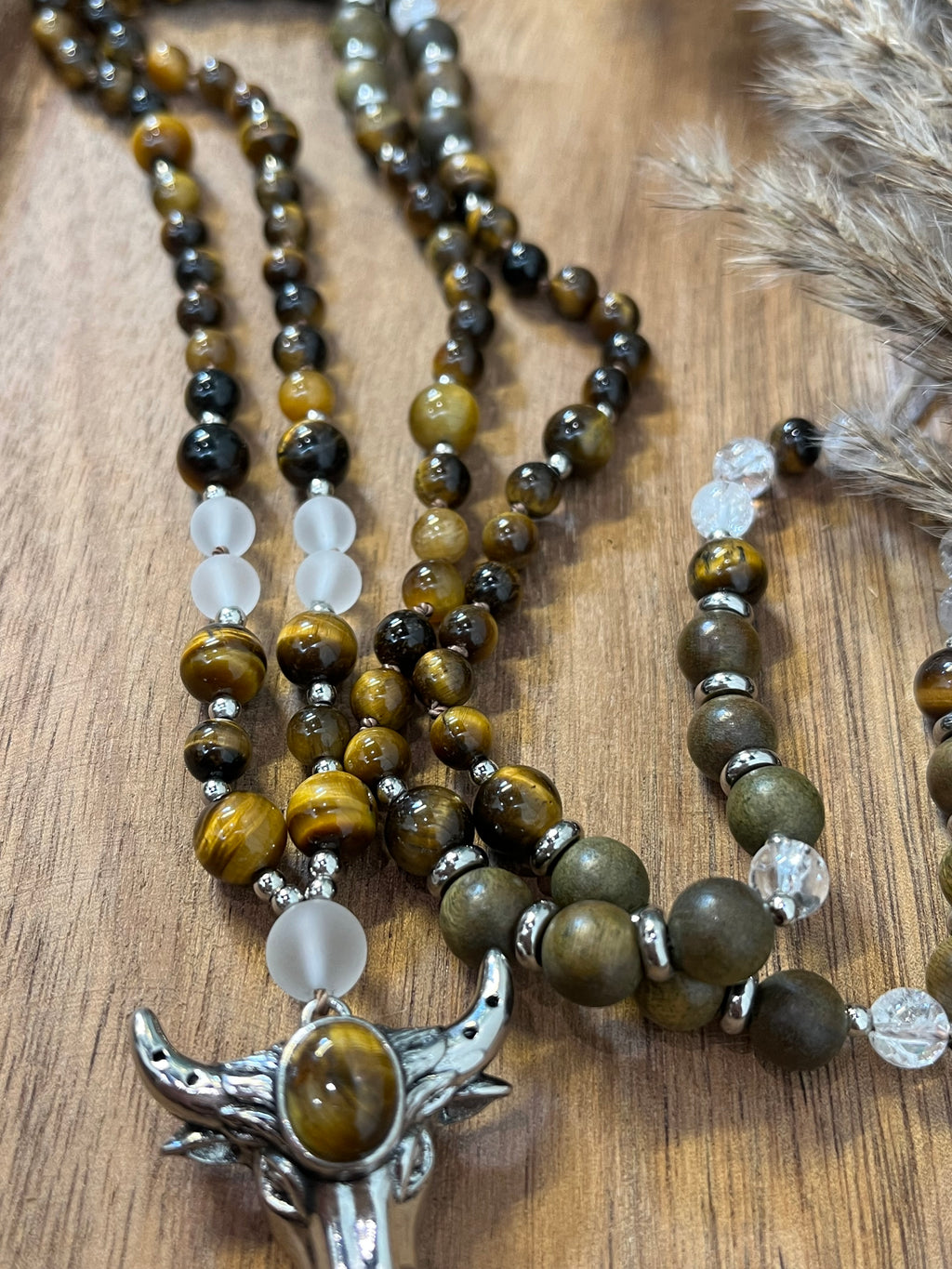 Mala “Coraje Sagrado” Ojo de Tigre - Sándalo - Cristal de Roca