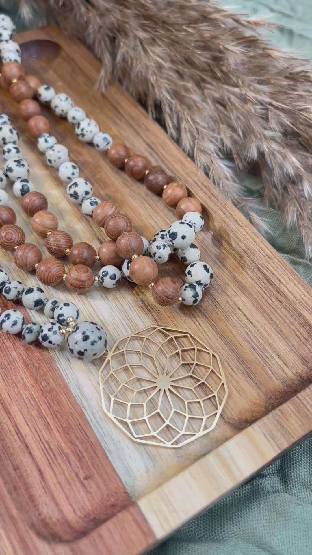 Mala “Esprit Tacheté” - JOIE - STABILITÉ - PROTECTION - Jaspe Dalmatien • Bois naturel