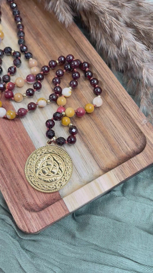 Mala « Feu sacré » - PASSION - FORCE VITALE - ALIGNEMENT - Grenat - Cristal de roche - Mookaite
