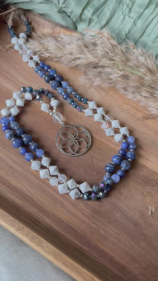 Mala « L’Âme Bleue » - APAISEMENT - CLARTÉ - EXPRESSION - Howlite - Sodalite - Cristal de roche